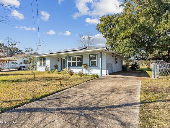 2nd image of 319 Meadowwood Cir