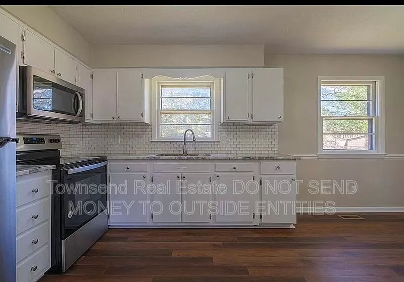 3 bed, 2.0 bath, 1070 sqft, $1,445 — Photo 4