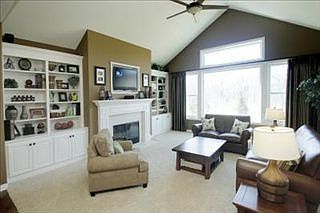 3rd image of 3821 Hollow Wood Dr