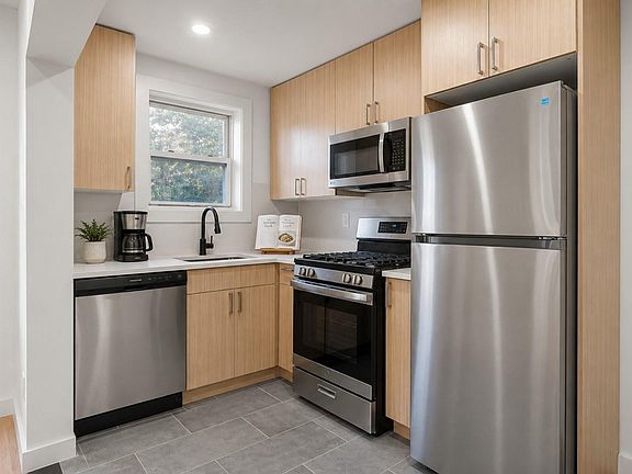 3rd image of 4135 Murdock Avenue