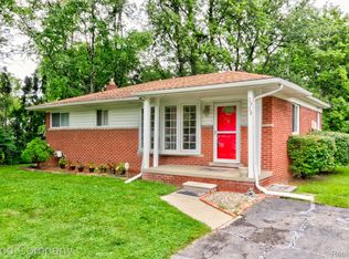 3030 Herbell Dr, Waterford, MI 48328