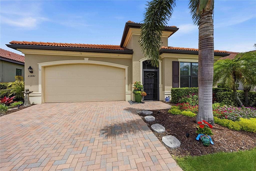 23841 Waverly Cir