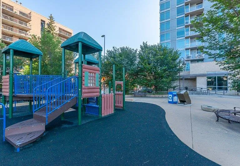 215 13th Ave SW #1305 — Photo 34
