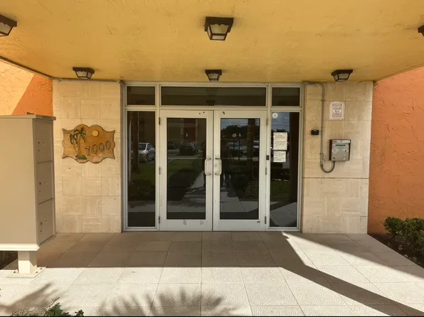 7000 NW 186th St APT 4-526A, Hialeah, FL 33015