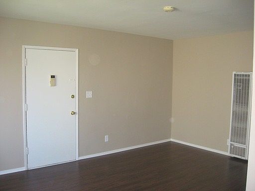 4th image of 7111 Whitsett Ave