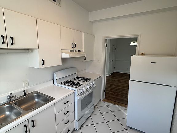 4th image of 402 S Brentwood Blvd #1