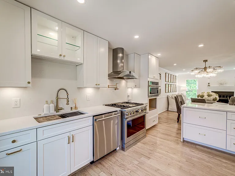 8 Carriage House Cir — Photo 32