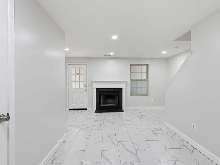 1921 Winslow Ct — Photo 22