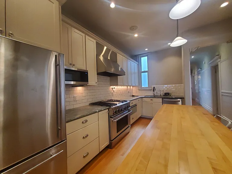 1126 Masonic Ave — Photo 5