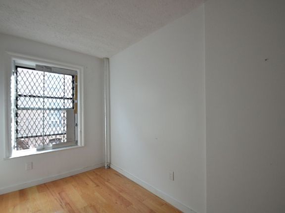3rd image of 2710 Morris Ave APT 4E