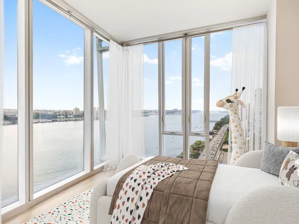 10 Riverside Boulevard image 10 of 19