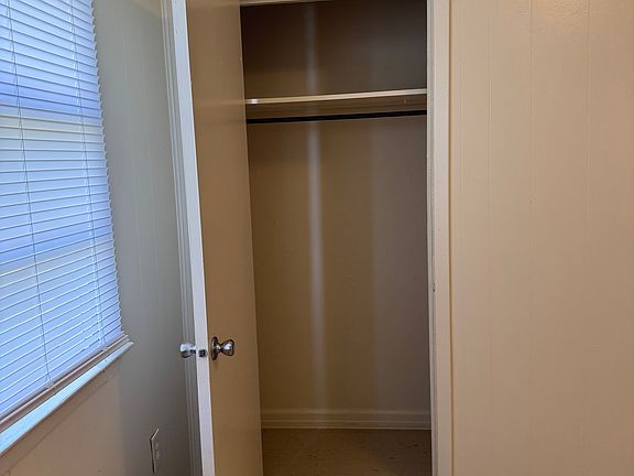5th image of 2404 Rose Dr