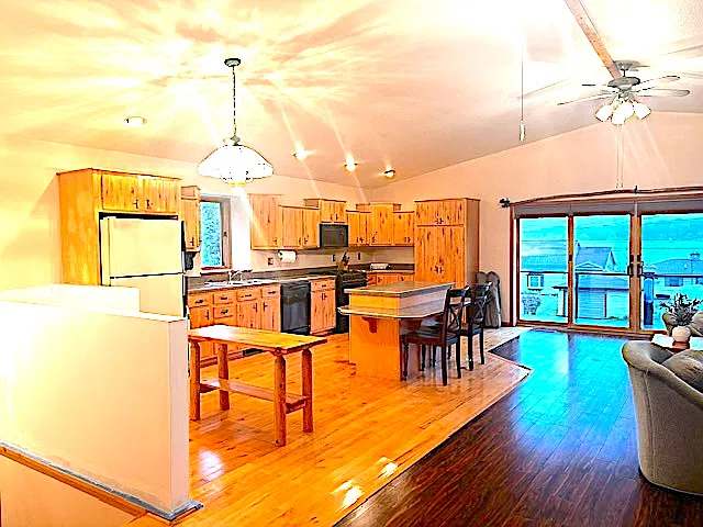 2 bed, 1620 sqft, $1,600 — Photo 2