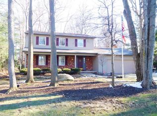 220 Old Oak Dr, Cortland, OH