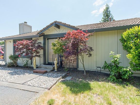 2nd image of 1723 Rainier Ave