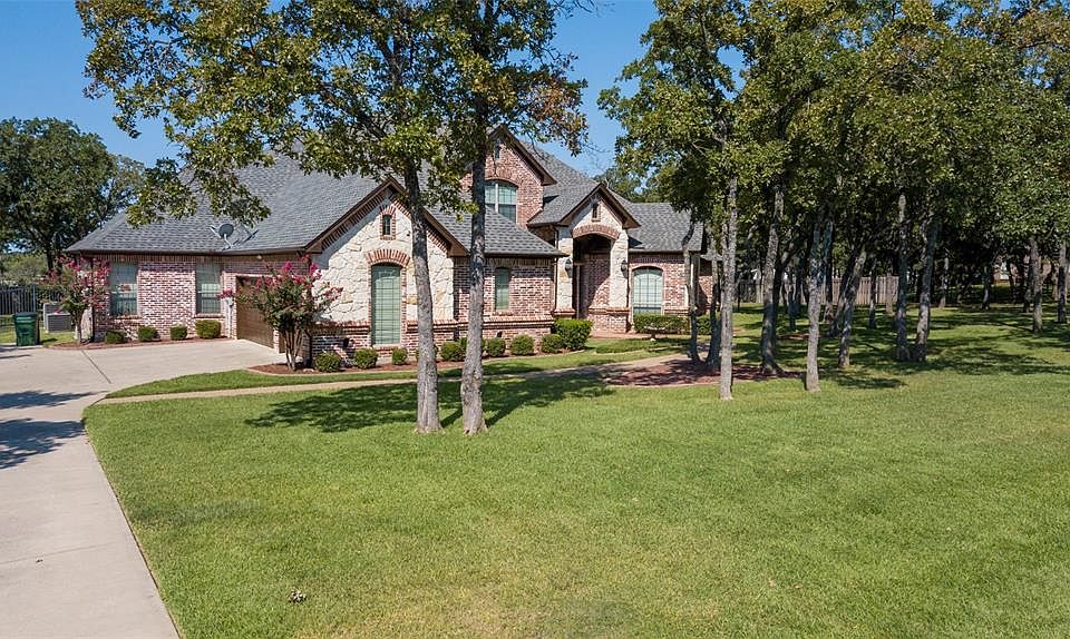 1st image of 7700 Wooded Acres Trl