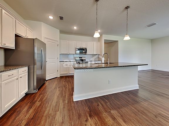 5th image of 115 Olivewood Pl