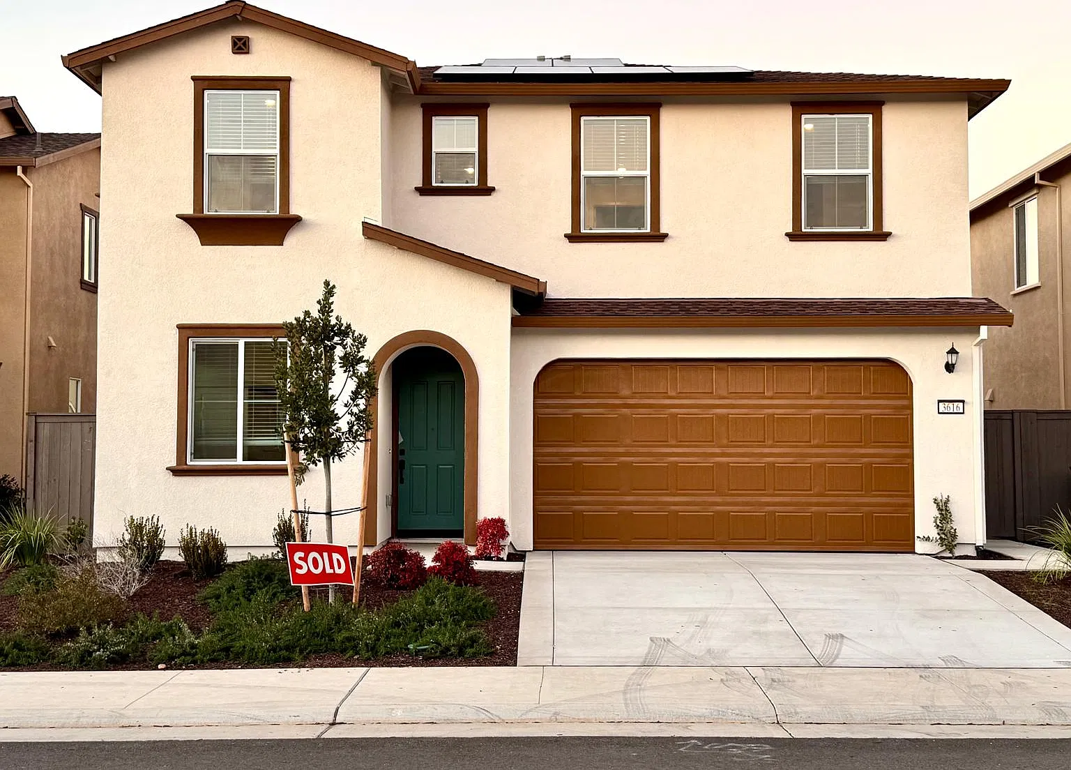 4 bed, 2018 sqft, $3,950 — Photo 1