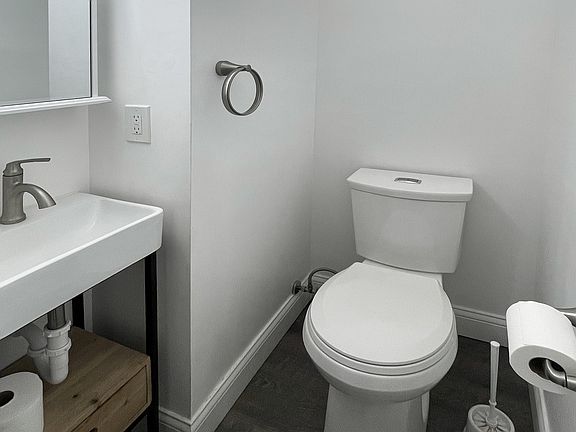 5th image of 2611 29th Ave S #1