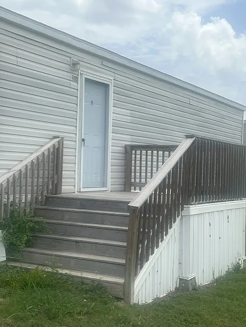 3 bed, 1140 sqft, $1,049 — Photo 1