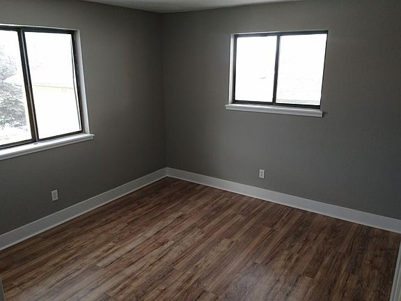 5th image of 928 Newton St