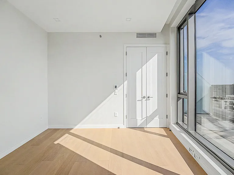 35-32 Leavitt St #10A — Photo 9