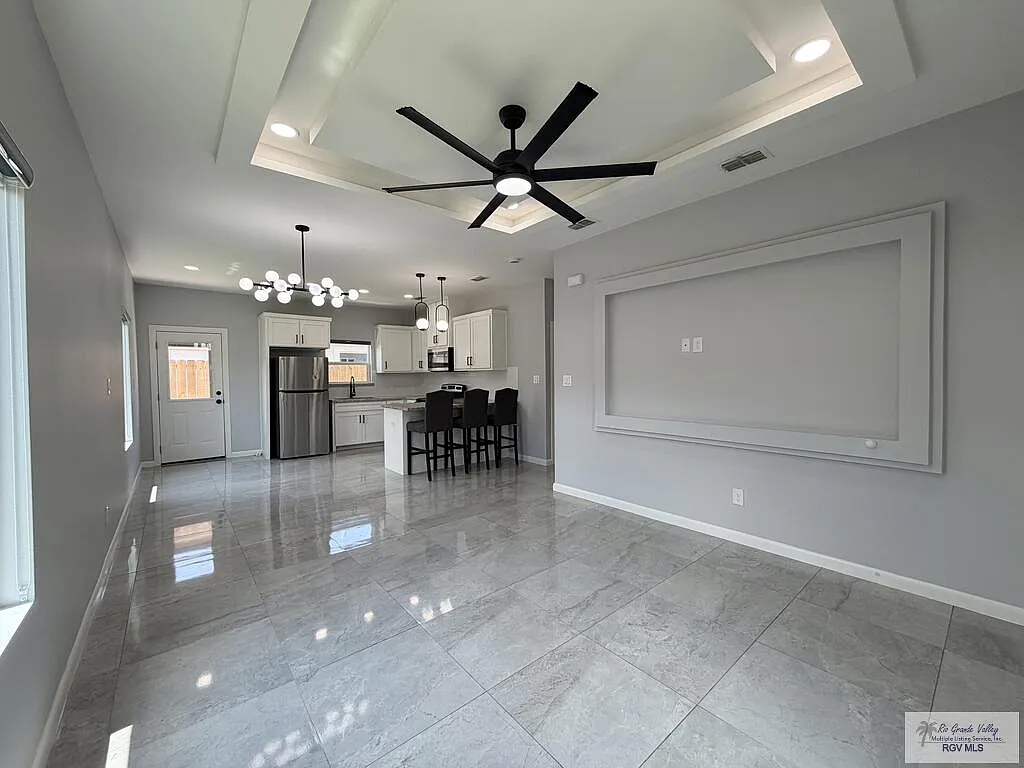 3 bed, 2.0 bath, 1063 sqft, $1,450 — Photo 2