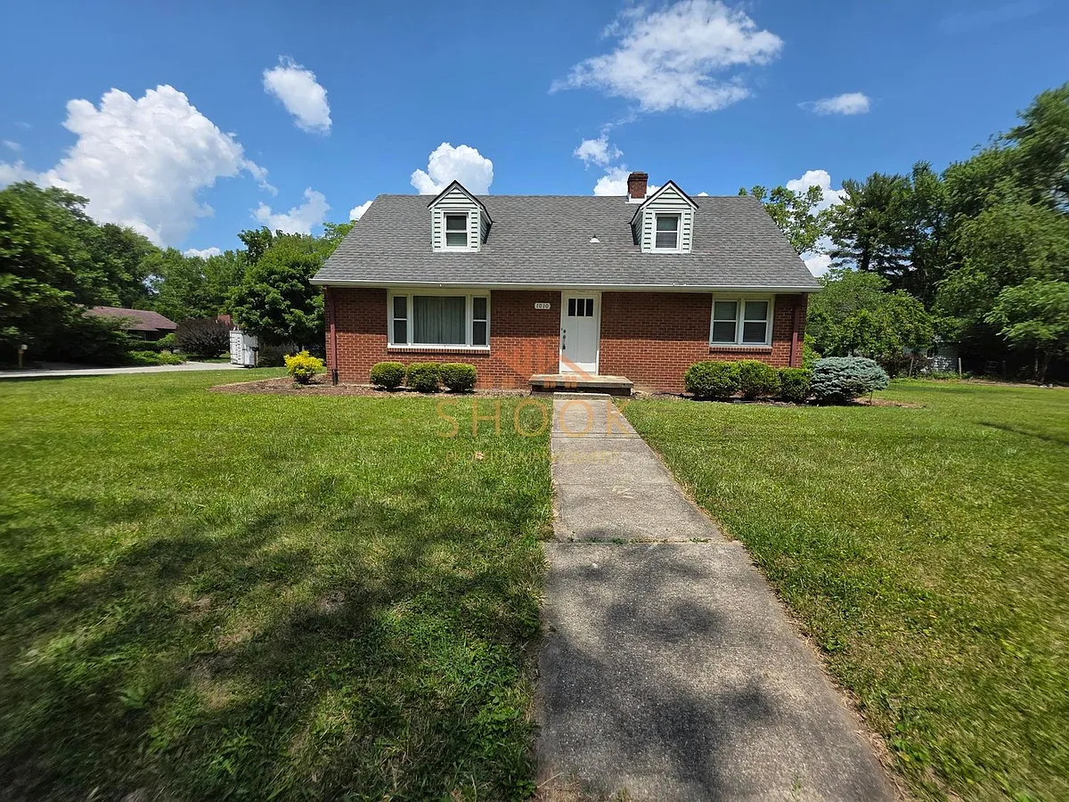 Building Photo - 1010 Oakhurst Dr