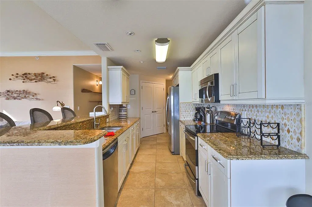 2 bed, 2.0 bath, 1197 sqft, $5,000 — Photo 4
