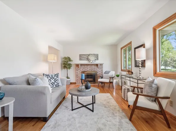 3245 Regent Ave N, Golden Valley, MN 55422
