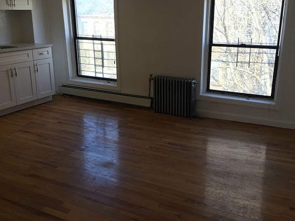 2nd image of 53 Bainbridge St #4