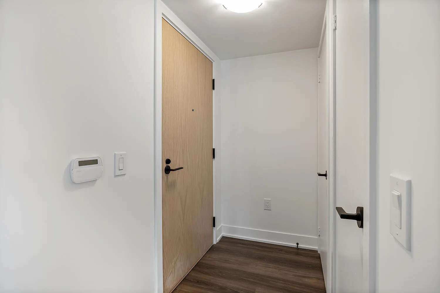 70 George Butchart Drive Toronto — Photo 2