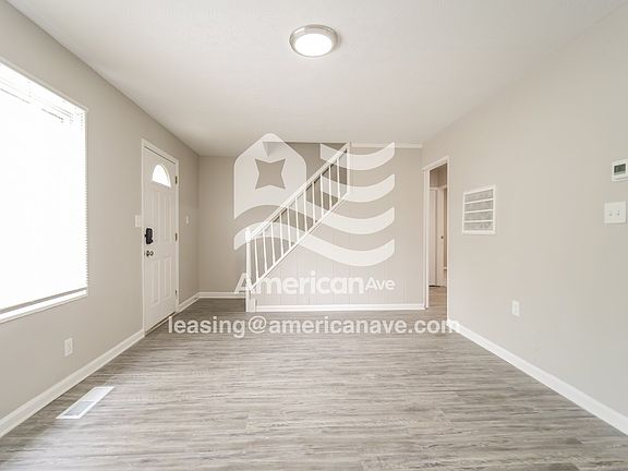 907712_003_living_room_12836758.jpg