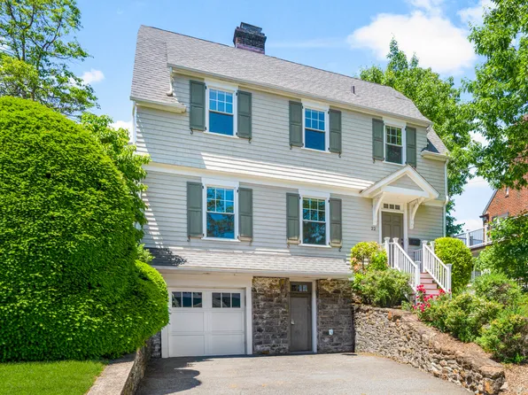 22 Vanderburgh Ave, Larchmont, NY 10538