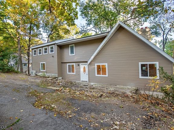 4th image of 20 Orchard Dr