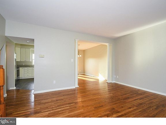 5th image of 242 Sloan Ct