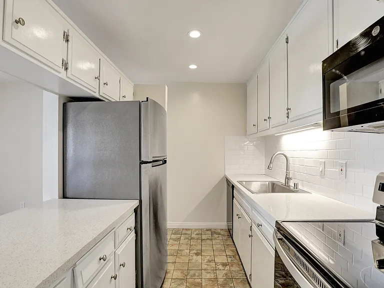 611 S Prospect Ave #102 — Photo 12