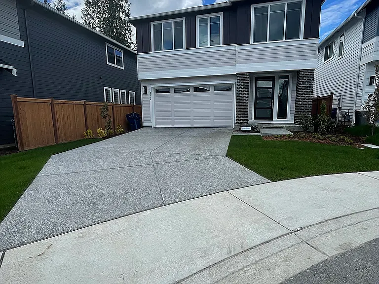 4 bed, 2.5 bath, 2480 sqft, $3,700 — Photo 3