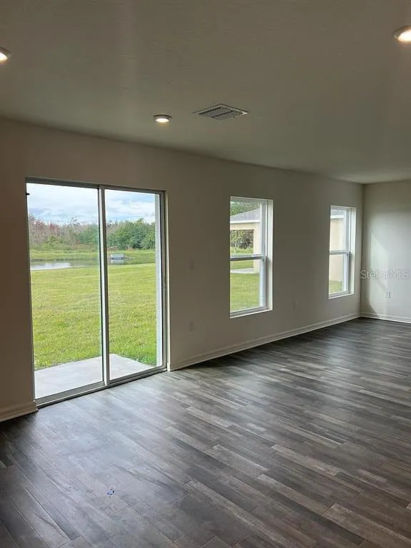 3 bed, 2.5 bath, 1614 sqft, $1,950 — Photo 4