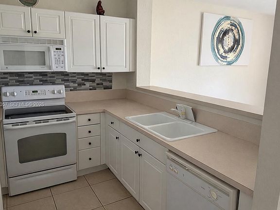 3rd image of 1485 NE 33rd Rd Unit 207