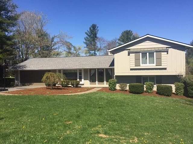 1st image of 805 Bowyer Ln