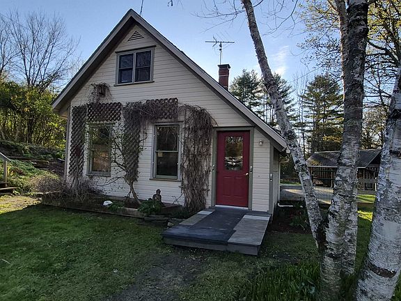 2nd image of 88 Falls Hill Road