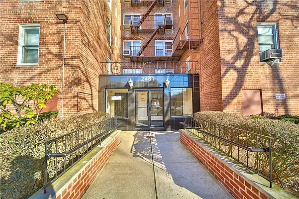 Sold by Remax Edge | media 1