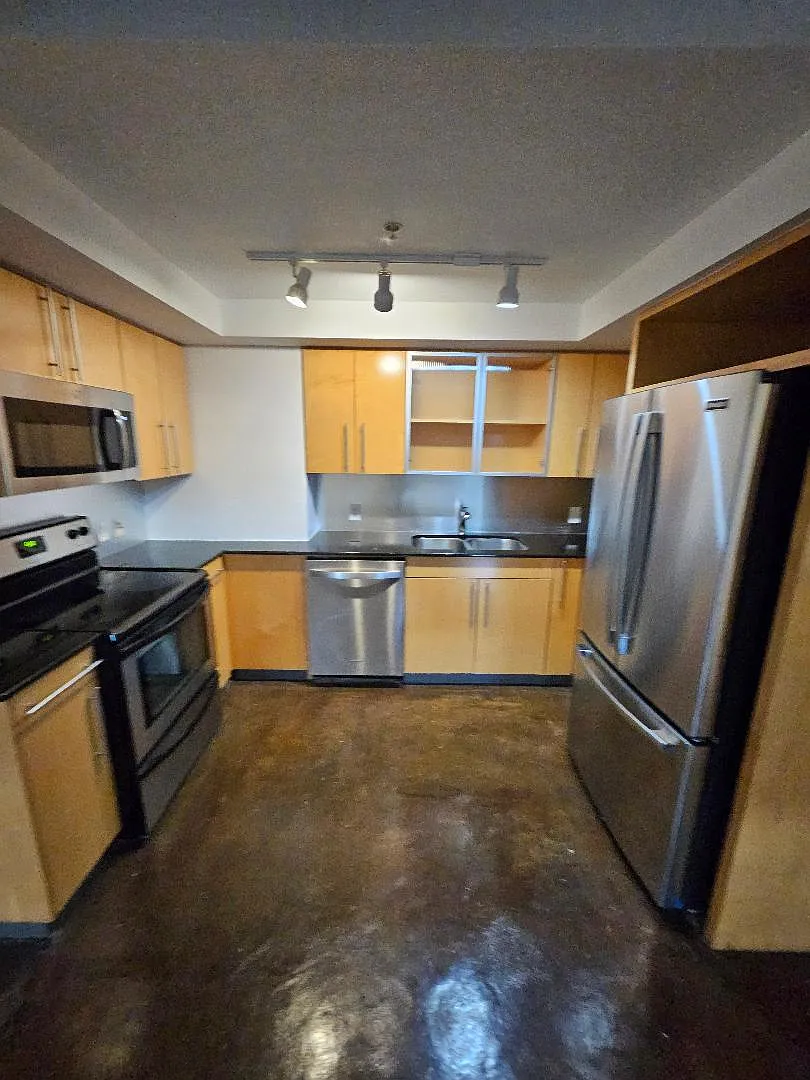 1 bed, 950 sqft, $1,800 — Photo 2