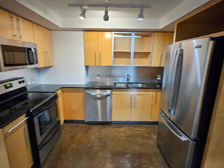 329 E Colorado Blvd #301 — Photo 2