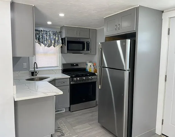 39 Newton Ave — Photo 11