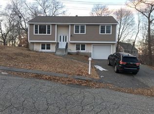 40 Blueberry Hill Rd, Woburn, MA 01801