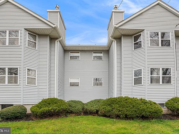 5th image of 305 Ventnor Ct #305