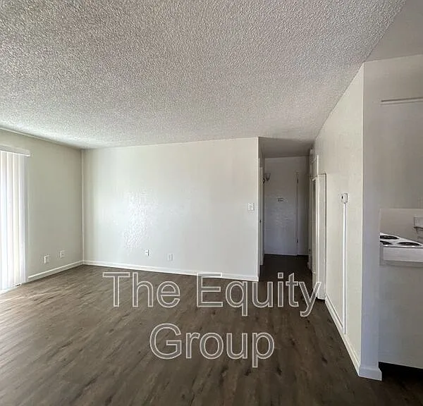 1426 W Elowin Ave — Photo 4