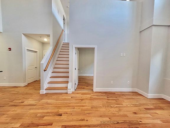 5th image of 138 Sussex Ave #105